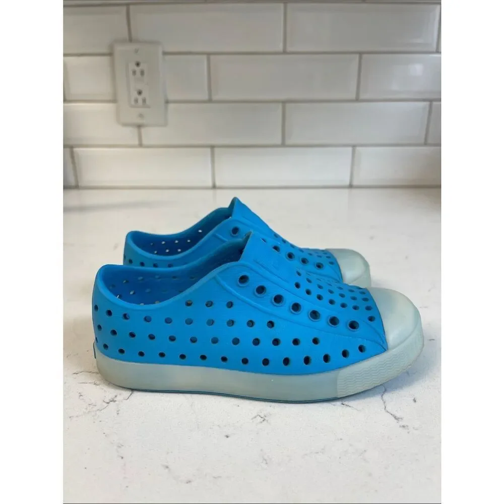 Native Jefferson Sugarlite Glow - Wave Blue / Glow Kids Water Shoes Size 9